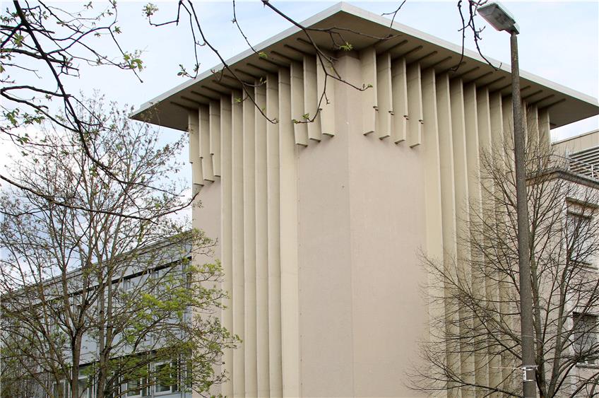 Der Lothar-Meyer-Bau in der Tübinger Wilhelmstraße erinnert an den Entdecker des Periodensystems der Elemente. Bild: Bachmann