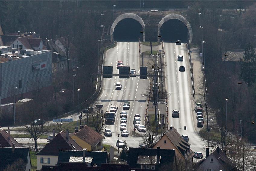 Der Tübinger Schloßbergtunnel, hier ist der Nordeingang zu sehen, galt bei seiner Fertigstellung im Jahr 1979 als hypermodern. Archivbild: Metz