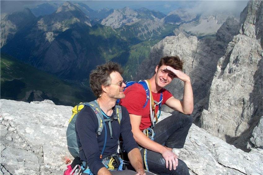 Impressionen von David Greiner (Bild in der Mitte, links) und seinem Sohn Paul aus dem Tiroler Karwendelgebirge. Privatbilder