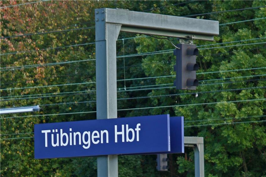 Zum Übernachten nicht unbedingt die beste Adresse: Der Tübinger Hauptbahnhof. Bild: Zibulla