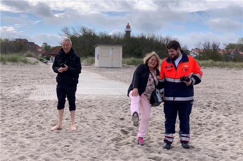 2021 konnte der schwerkranke Karlheinz Kost mit seiner gehbehinderten Frau Marion noch einmal nach Wismar an der Ostsee reisen. Bild: Malteser Hilfsdienst