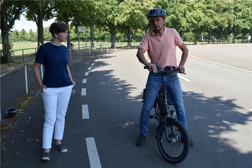 Angelika Busse und Thomas Steigenberger beim E-Bike-Training in Reutlingen. Bild: Bachmann