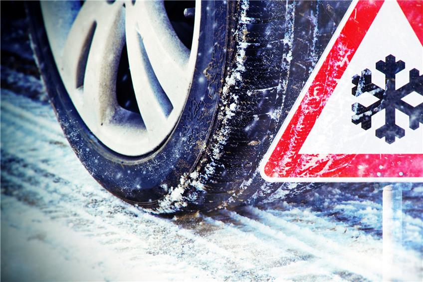 Bald haben Matsch und Schnee wieder Saison: Die passende Bereifung sorgt für Sicherheit und erhöht den Fahrkomfort. Bild: ProMotor/Getty Images/iStockphoto