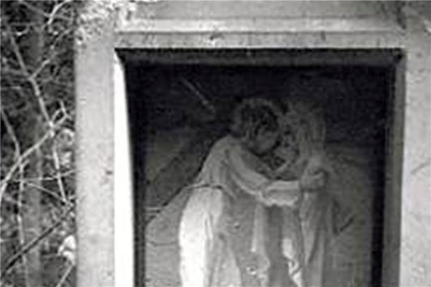 Das Bild von Bernward Schiebel zeigt das Bild der IV. Station: Jesus begegnet seiner Mutter.
