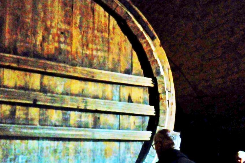 Das Tübinger Riesenfass stammt aus dem Jahr 1546 und fasst 84000 Liter Wein – theoretisch. Es leckt nämlich und steht nach zwei enttäuschenden Füll-Versuchen leer im Keller.Bild: Brieschke