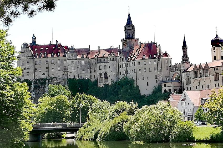 Das prachtvolle Hohenzollernschloss in Sigmaringen ist schon von der Bahn aus zu sehen. Bilder: Arndt Spieth