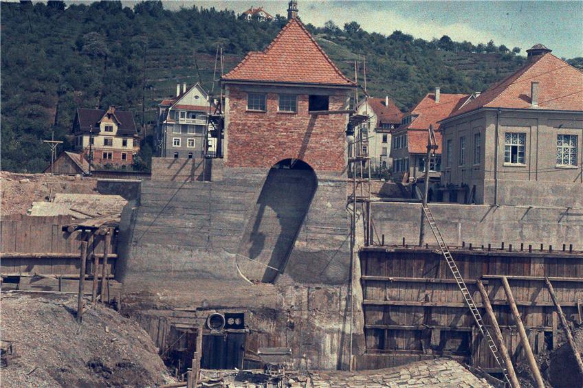 Der Fotograf Heinrich Metz dokumentierte im Jahr 1911 den Bau des Neckarkraftwerks. Das Foto gehört zu den wenigen Farbaufnahmen aus dieser Zeit.