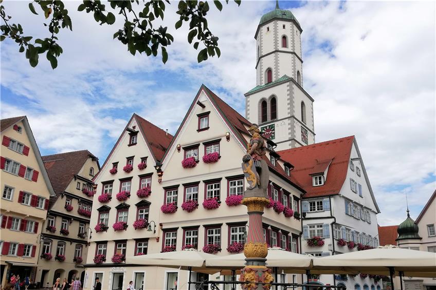 Der Marktplatz in Biberach mit seinen prächtigen Bürger- und Patrizierhäusern ist einer der schönsten Marktplätze Süddeutschlands.