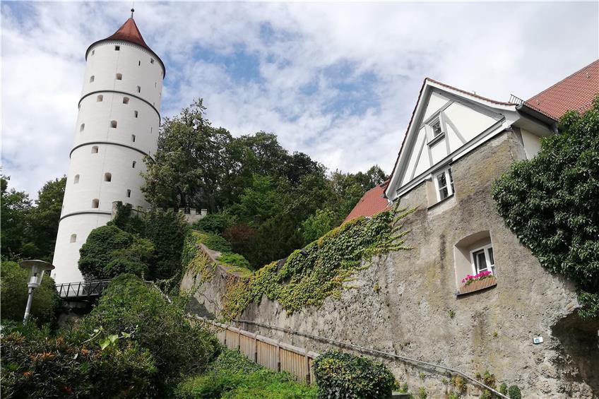 Der weiße Turm vom Gigelberg ist eines der vielen markanten, sehenswerten Gebäude in Biberach. Unterhalb des Gigelbergs liegt das einstige Zunftviertel der Weber. Bilder: Arndt Spieth