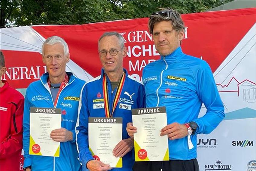 Deutsche Meister M50/55 beim Marathon in München: Jürgen Ehret, Matthias Koch, Thorsten Haasis. Bild: Werner Bauknecht