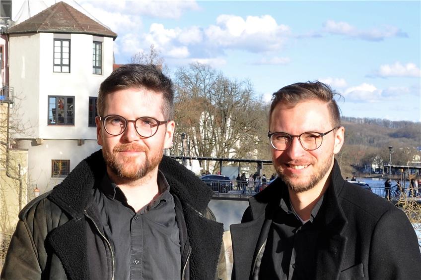 Die Intendanten des Tübinger ITZ: Dieter und Peer Ripberger (rechts) auf der Terrasse des Zimmertheaters. Bild: Philipp Schmidt