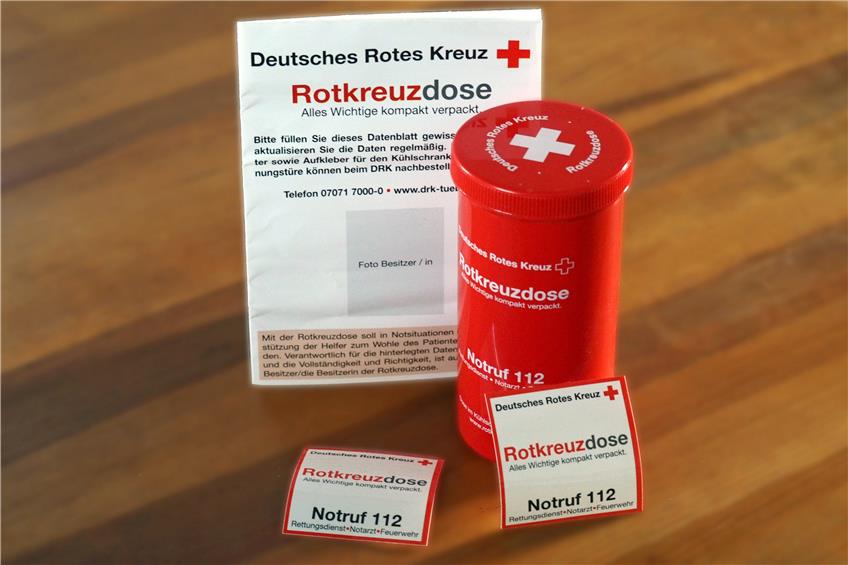 Die Rotkreuzdose soll wichtige Informationen zum (eventuellen) Notfallpatienten enthalten und kann am besten im Kühlschrank aufbewahrt werden. Bild: DRK