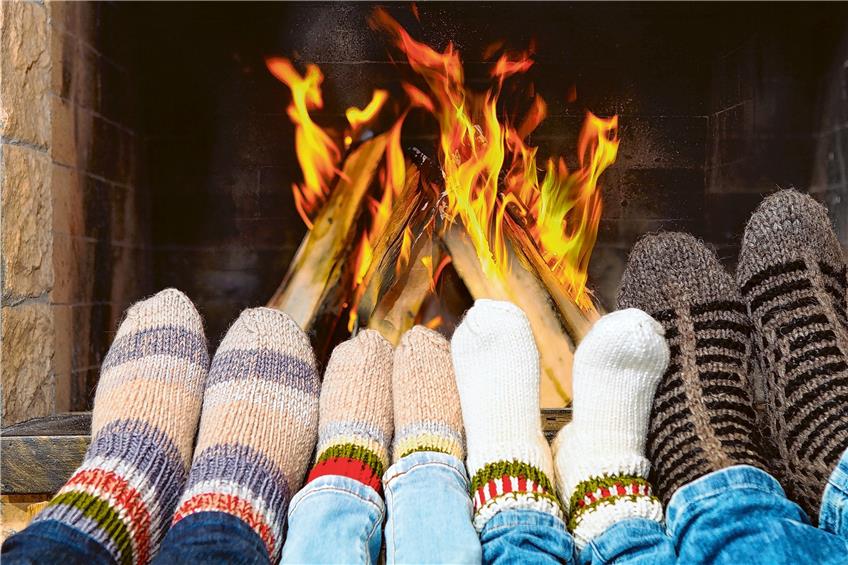 Gemütlich, aber nicht gut fürs Klima und die Gesundheit: Kaminfeuer. Bild: Dasha Petrenko/Shutterstock