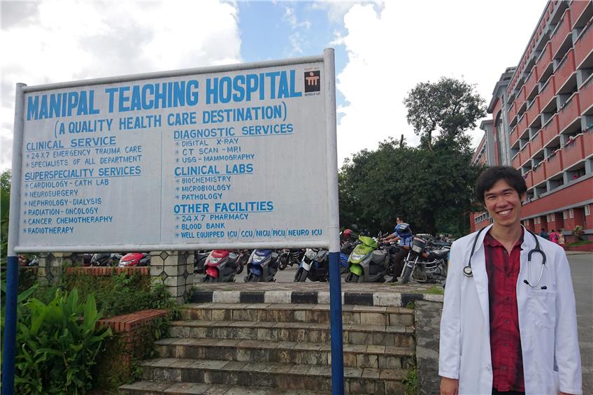 Im Rahmen seines praktischen Jahres studierte Dominique Kappel die medizinische Praxis im Manipal Teaching Hospital in Pokhara. Privatbild