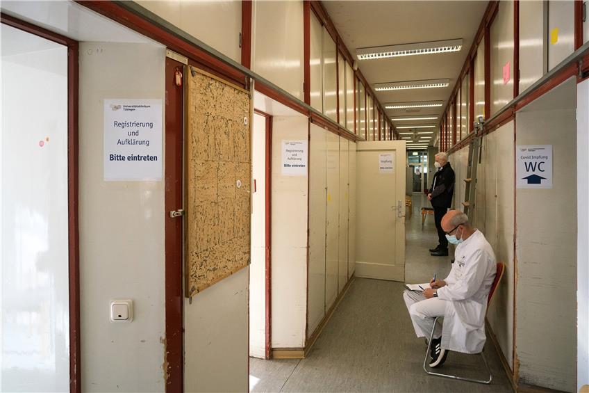 In der Alten Tübinger Universitätsapotheke gibt es schon seit drei Wochen einen neuen Corona-Impfstandort. Archivbild: Ulrich Metz