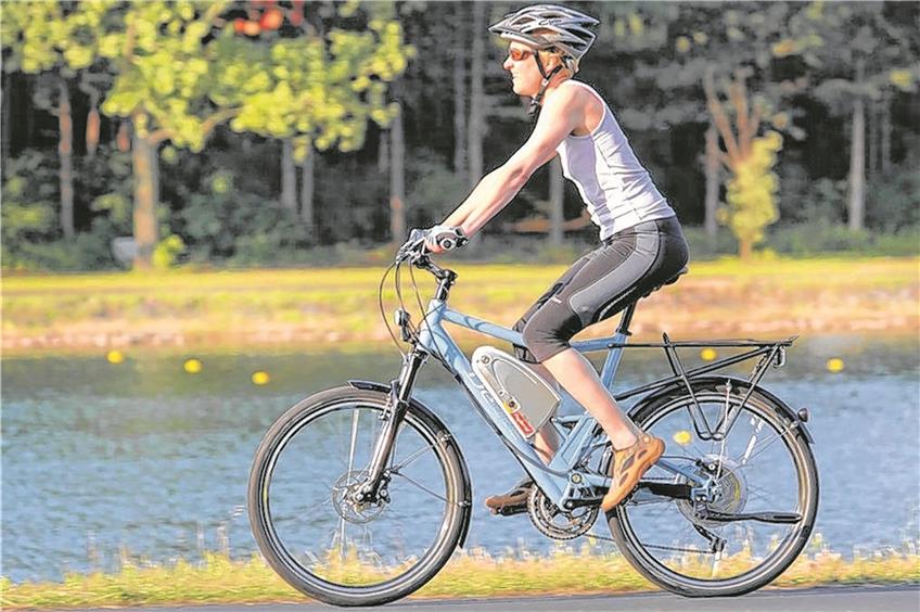Ob zur Arbeit oder in der Freizeit: E-Bikes halten fit und schonen die Umwelt. Archivbild: obs