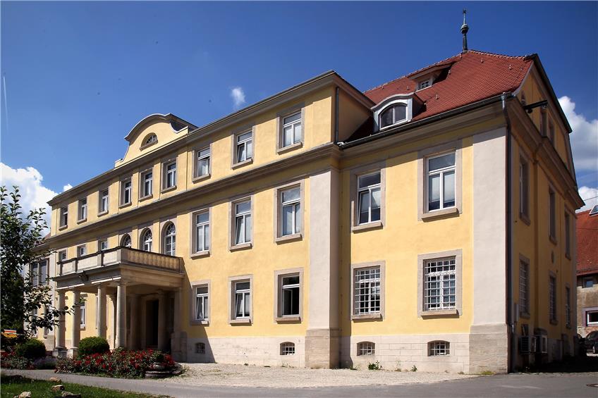 Schloss Kressbach ist ein einfacher barocker Rechteckbau mit Walmdach.Bilder: Erich Sommer