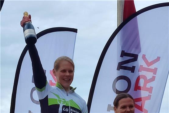 Silke Schiwy (links) gewann gleich ihren Comeback-Cross-Triathlon. Bild: LG Steinlach-Zollern