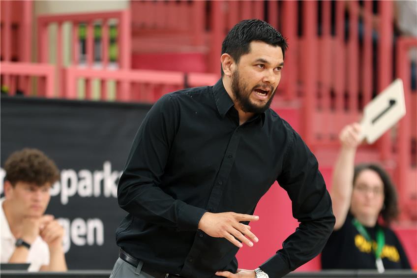 Tigers Tübingen gegen Rostock Seawolves: Trainer Daniel Jansson engagiert im letzten Spiel der Saison. Bild: Ulmer