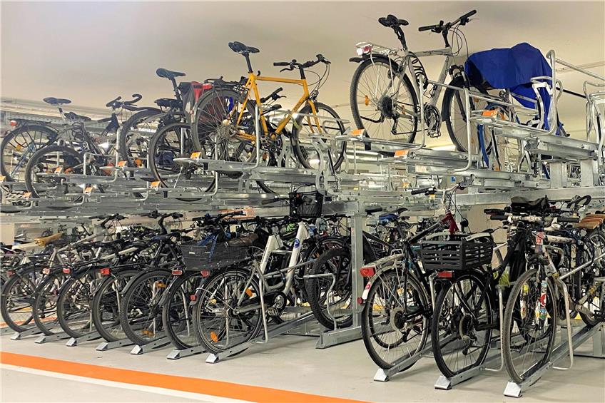 Trotz der neuen Tiefgarage am Hauptbahnhof fehlt es in Tübingen noch an Stellplätzen für Fahrräder in zentraler Lage. Bild: Stefan Zibulla