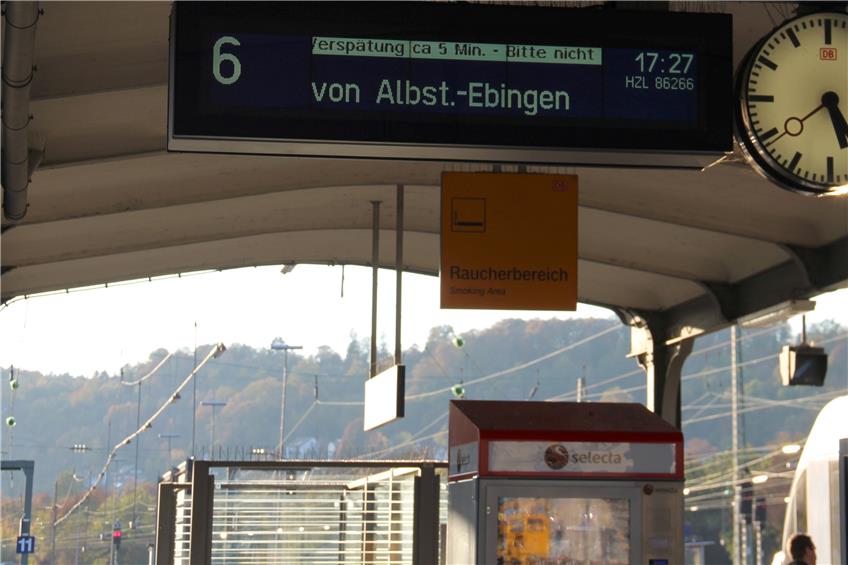 Verspätung der Hohenzollerischen Landesbahn in Tübingen. Bild: Brieschke
