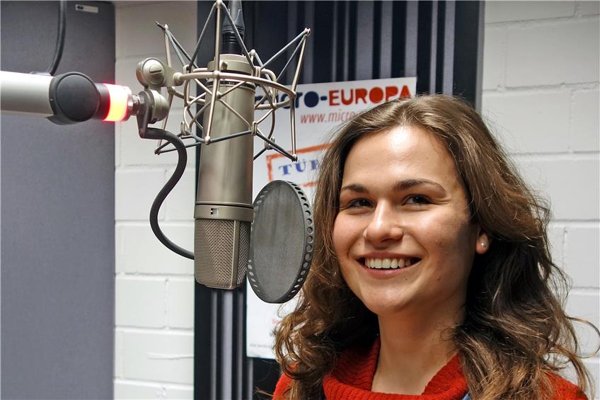 Victoria Marciniak bei Radio Micro Europa, dem Campusfunk der Universität Tübingen. Bild: Ulrich Hägele / Uni Tübingen