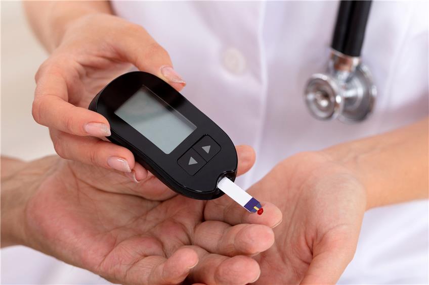 Wann ist es Zeit für die nächste Insulin-Gabe? Mancher vertraut auf Info-Apps. Bild: Andrey Popov / stock.adobe.com