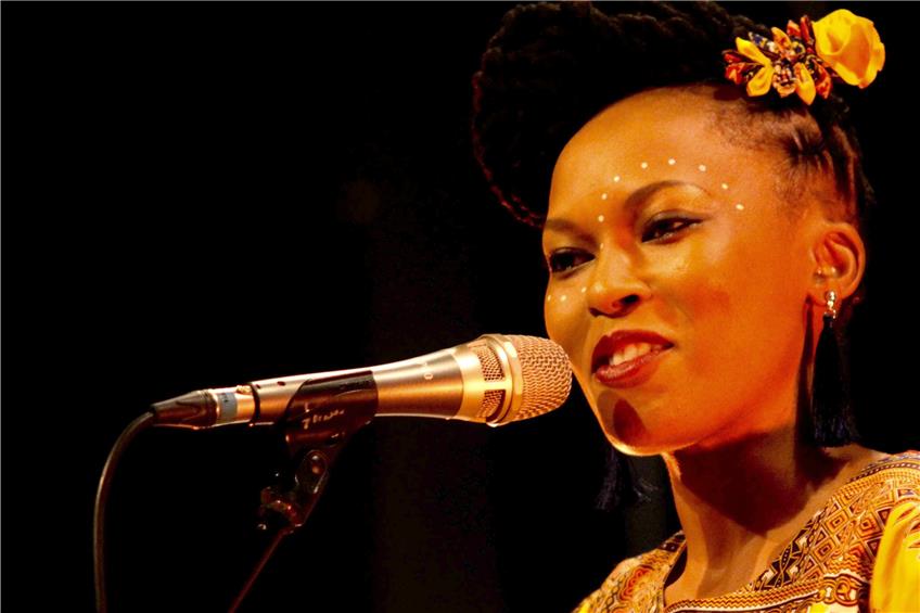 „Weltmusik mit südafrikanischen Wurzeln“ bietet Thabilé aus Südafrika. Bild: Jürgen Spieß