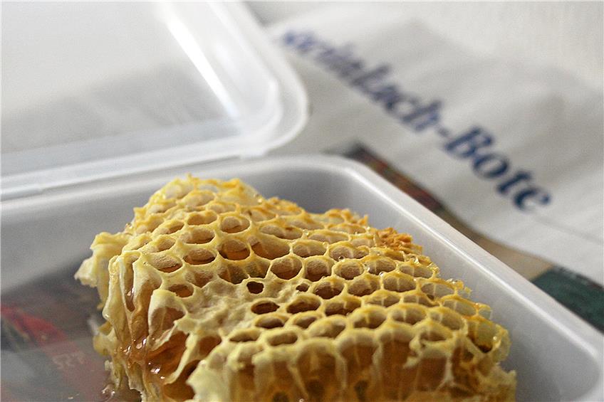 Zwar schmeckt Honig vielen Deutschen, doch sie essen weitaus mehr verarbeiteten Zucker. Archivbild: Eike Freese